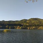 Lakeside 招待所 3*
