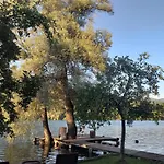 招待所 Lakeside