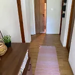 Lakeside 招待所 3*