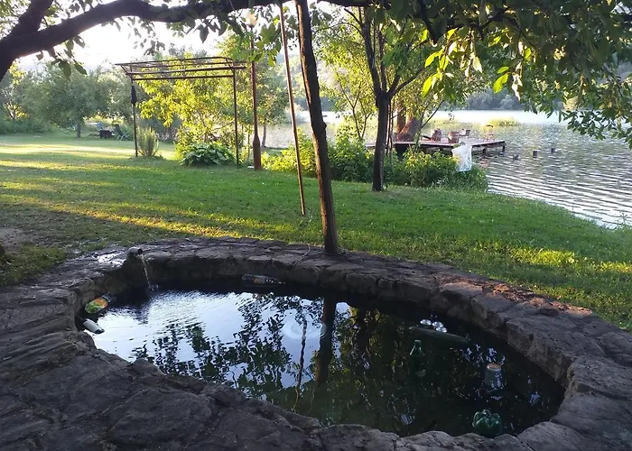 招待所 Lakeside 3*